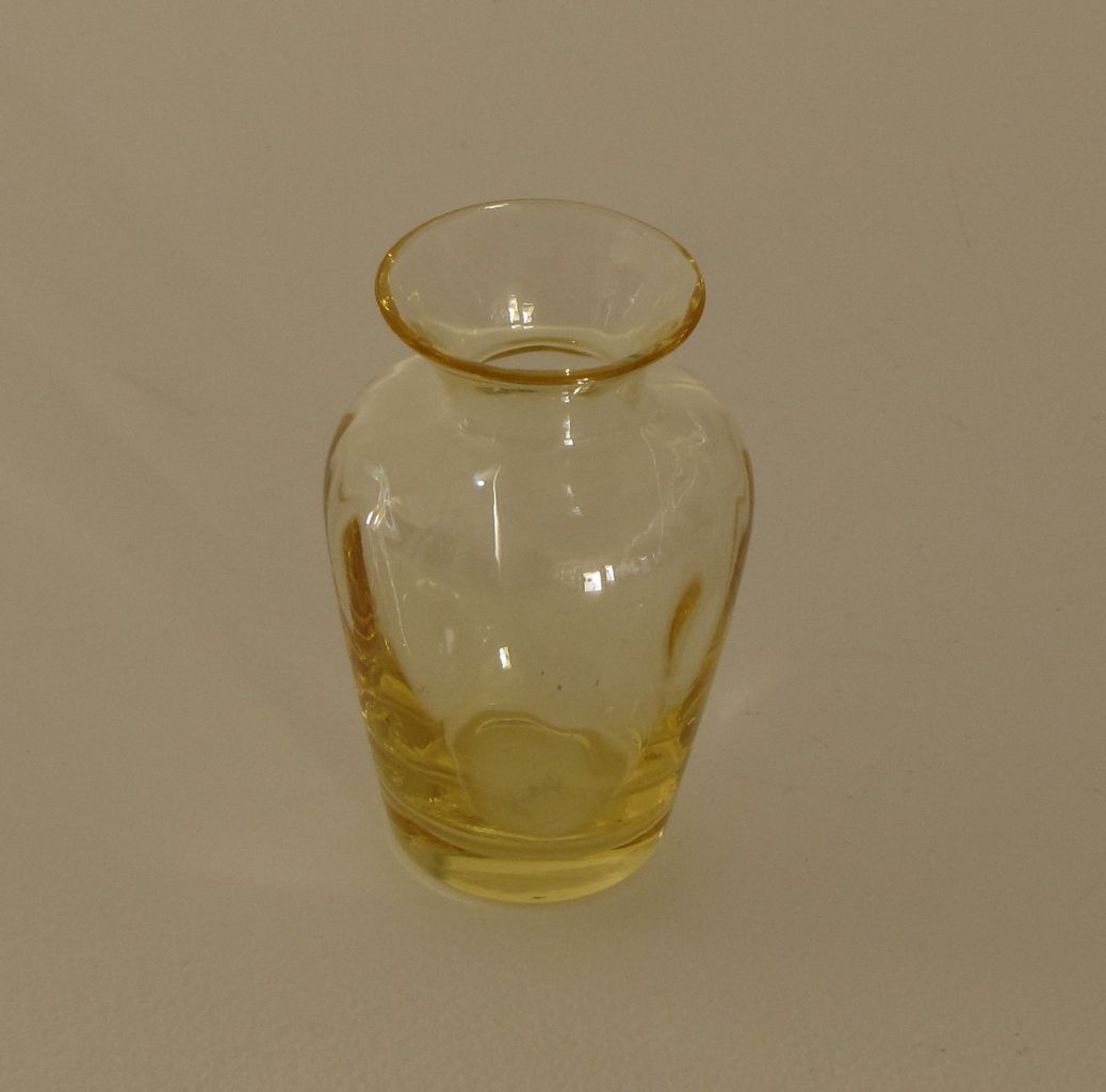 #4231 Favor Vase, Sahara, D.O.  1933-1937